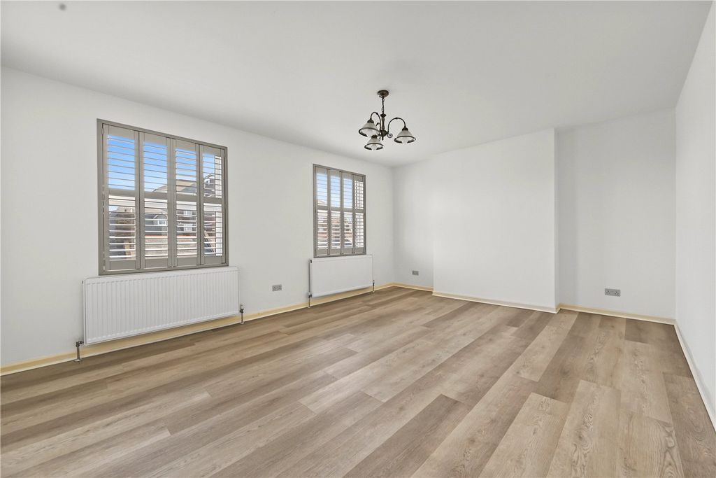 Property photo 1 of 17 Picture No. 21