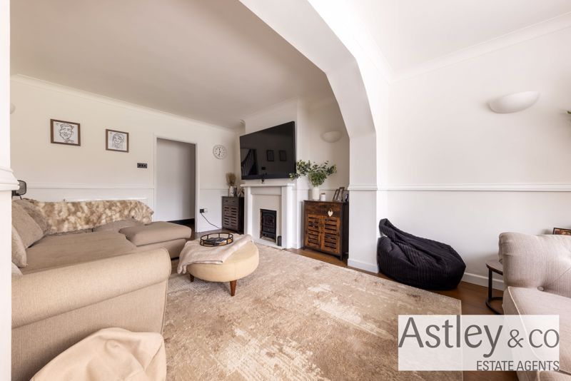 Property photo 3 of 18 Living Room