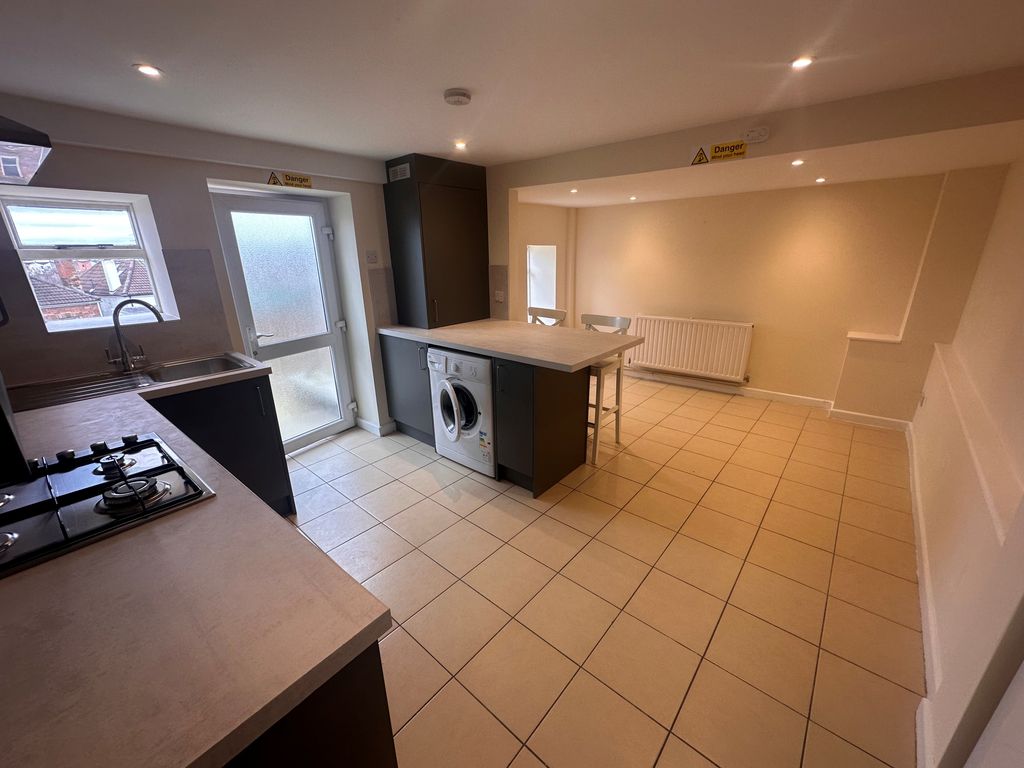 Property photo 2 of 23