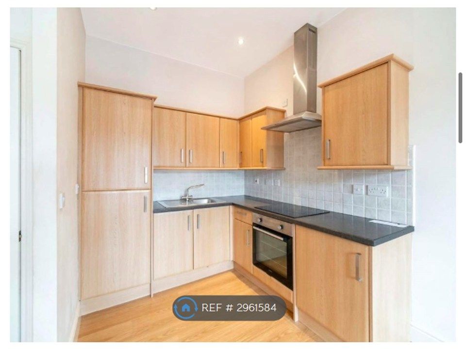 Property photo 3 of 10 Kitchen
