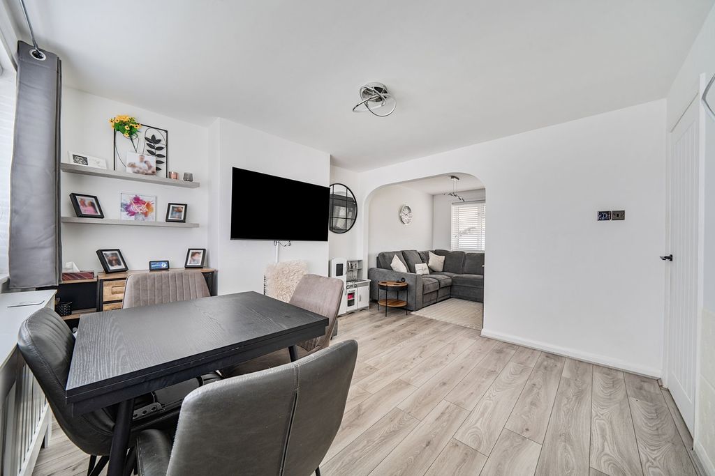 Property photo 2 of 35