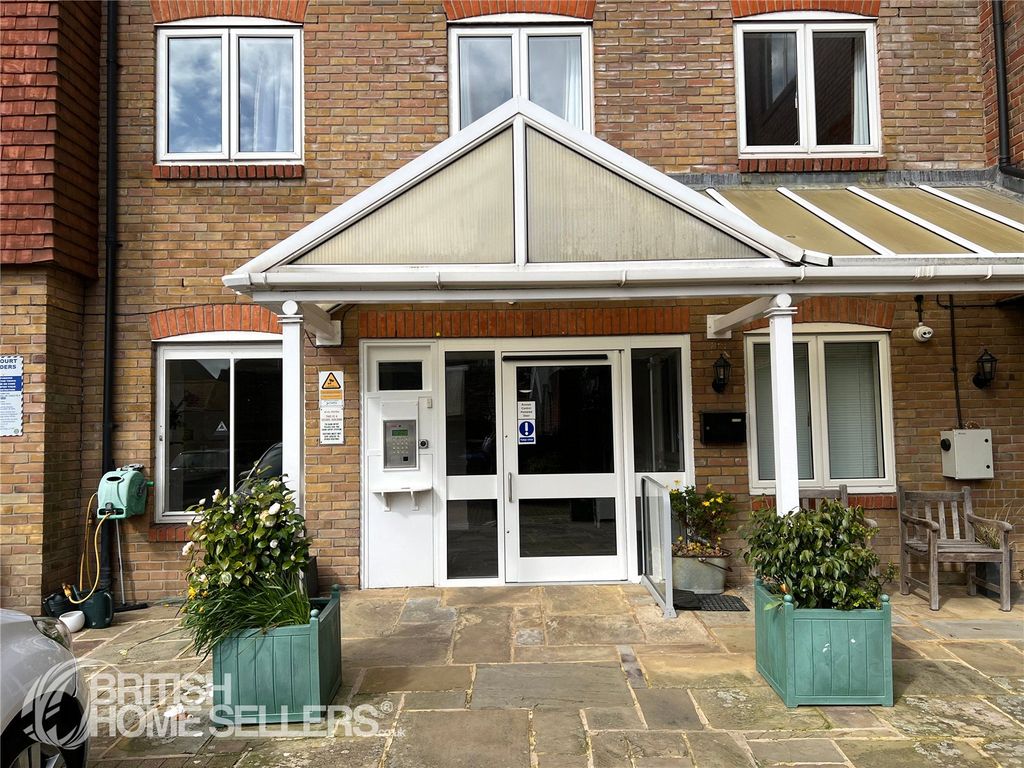Property photo 2 of 28 Picture No. 35