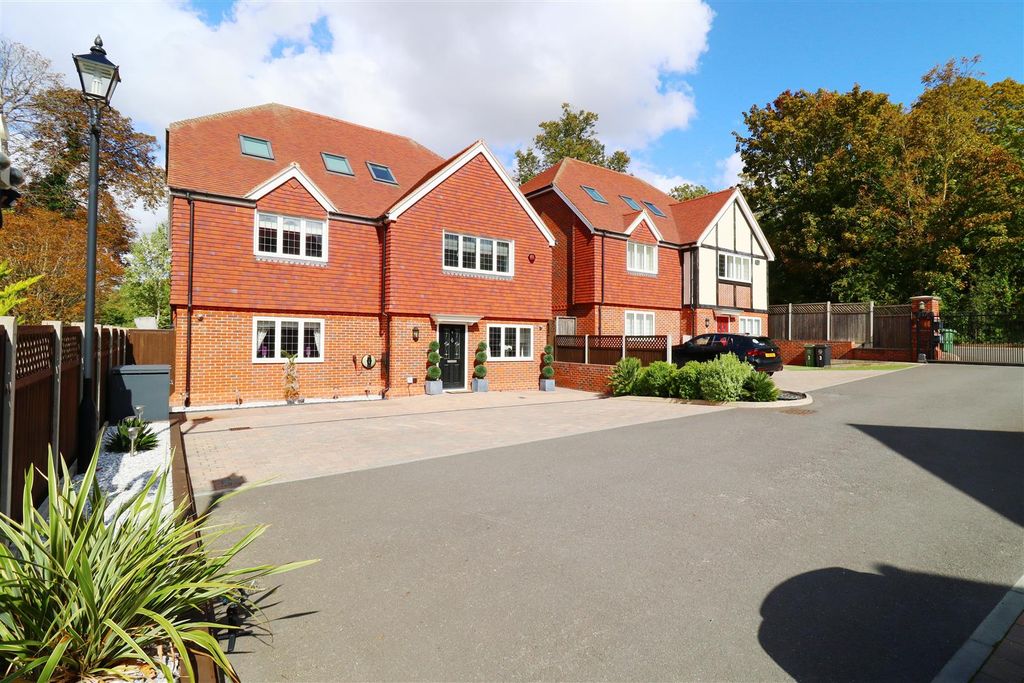 Property photo 1 of 34 Front