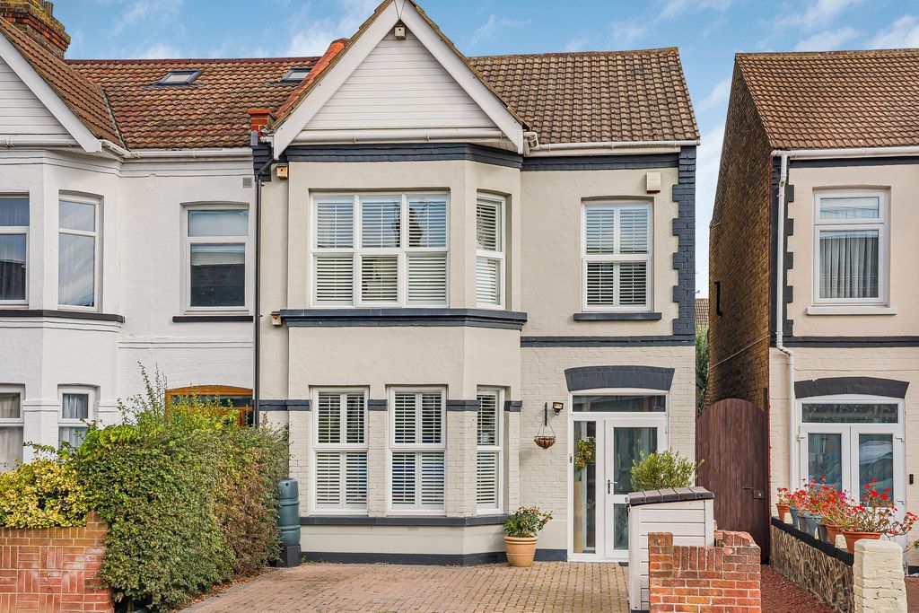 Property photo 1 of 20