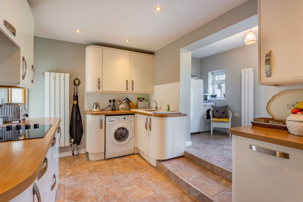 Property photo 2 of 25