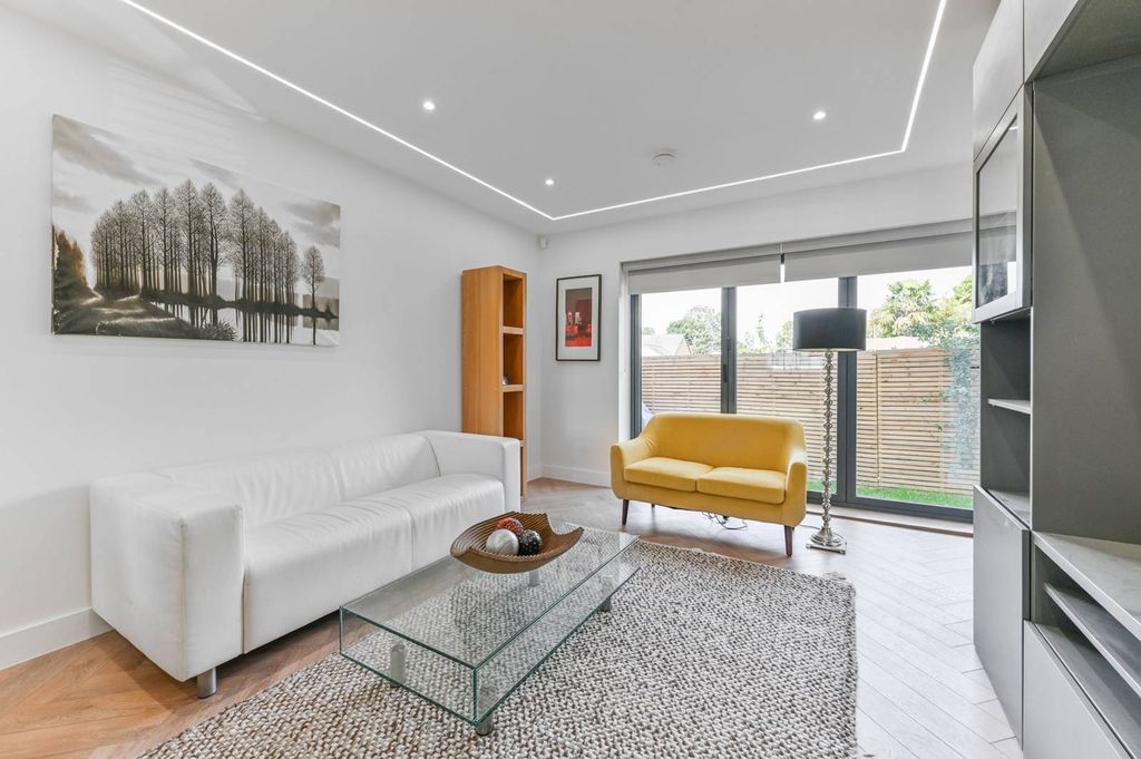 Property photo 3 of 23