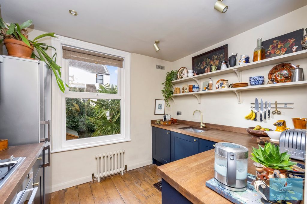 Property photo 3 of 14