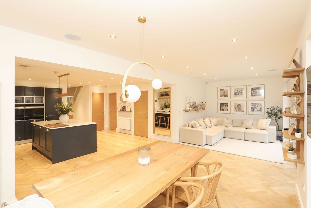 Property photo 3 of 35