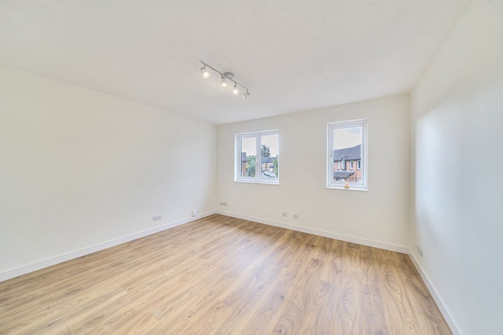 Property photo 3 of 18 1346924-8-68B5867...