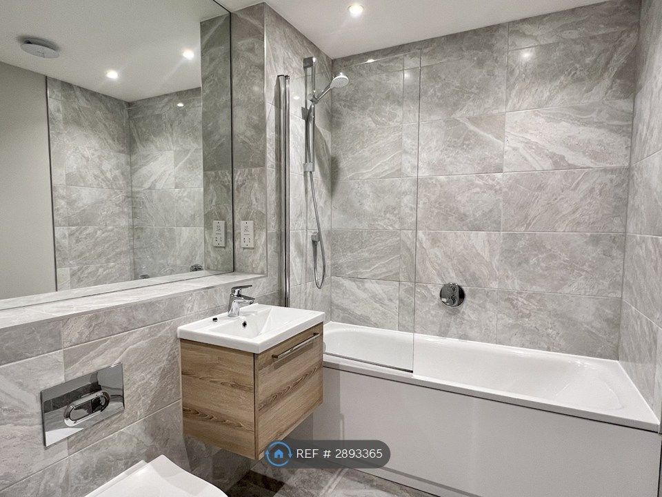 Property photo 2 of 10 Bathroom