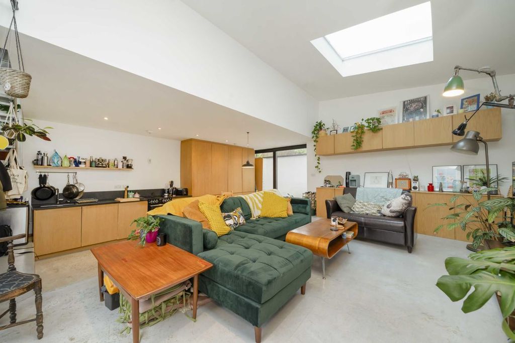 Property photo 1 of 5
