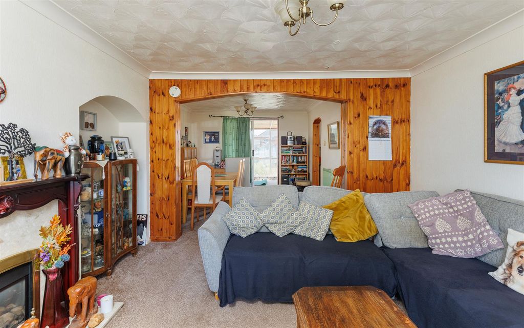 Property photo 2 of 21 Sitting Room