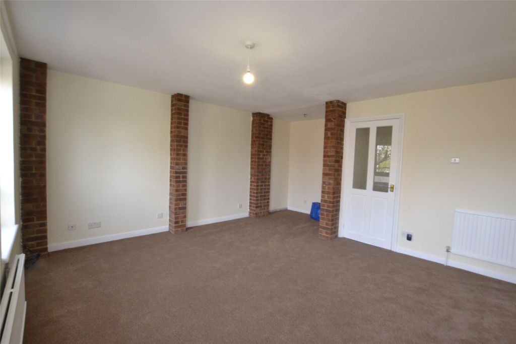 Property photo 2 of 11 Lounge