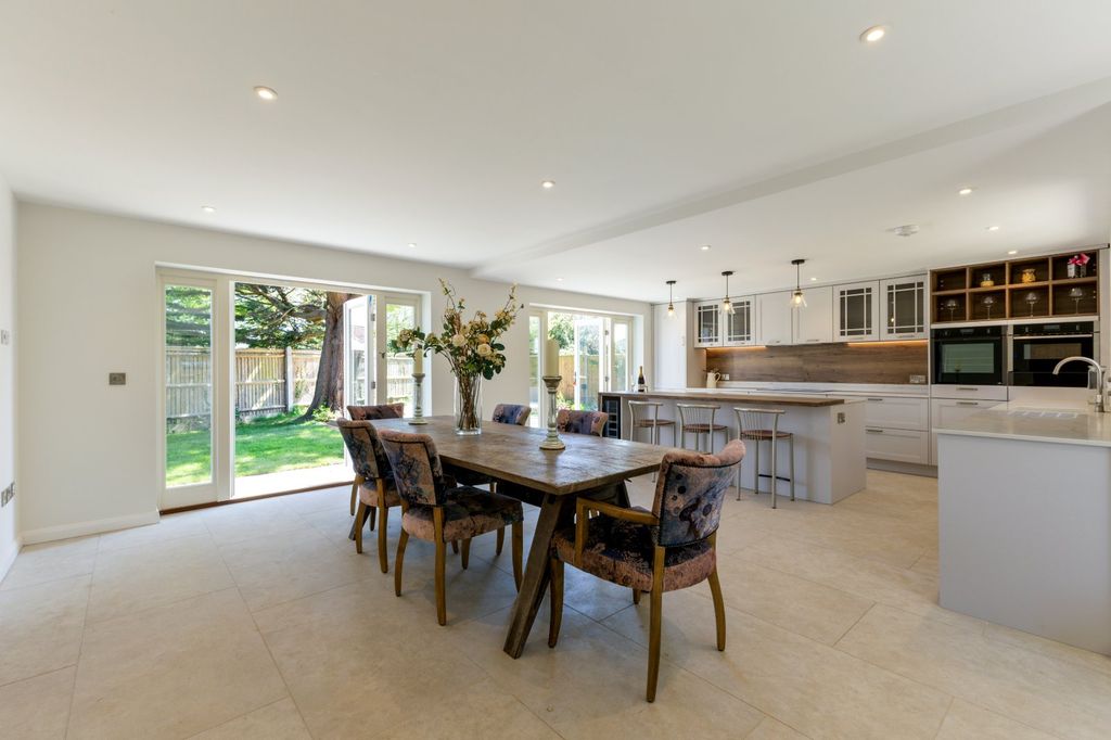 Property photo 2 of 16 Kitchen/Dining Room