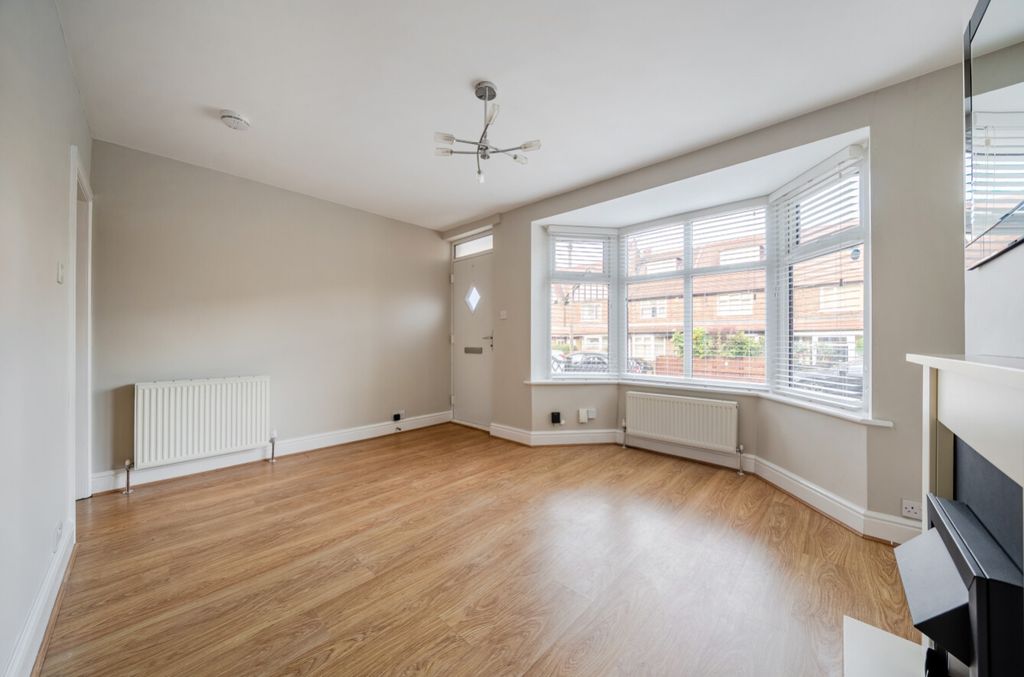 Property photo 3 of 20 Ewemove Harrogate Living Room