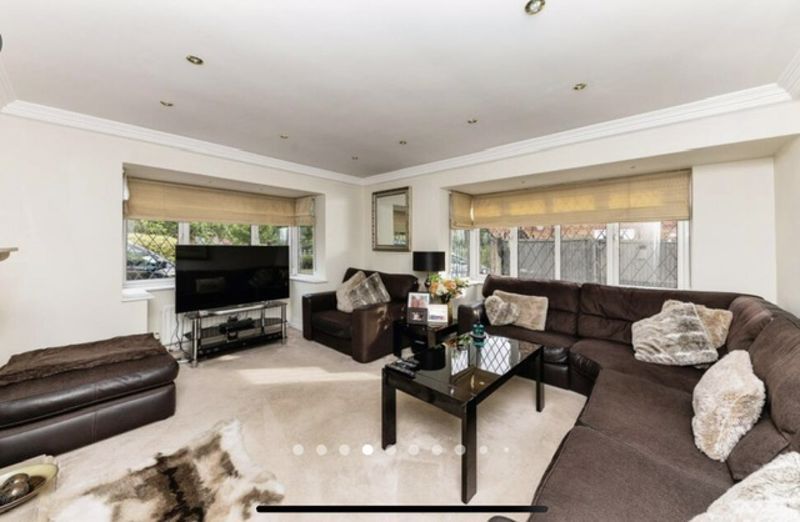 Property photo 3 of 21 Lounge