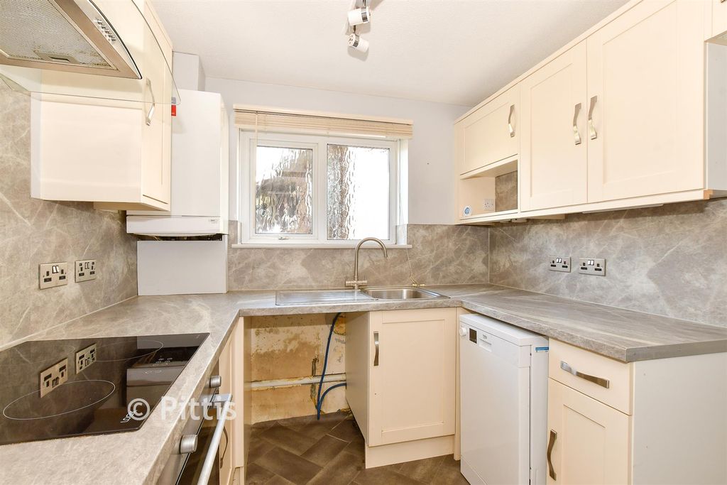Property photo 1 of 10 Kitchen
