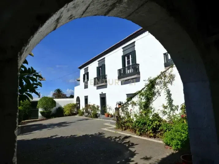 Property photo 2 of 70