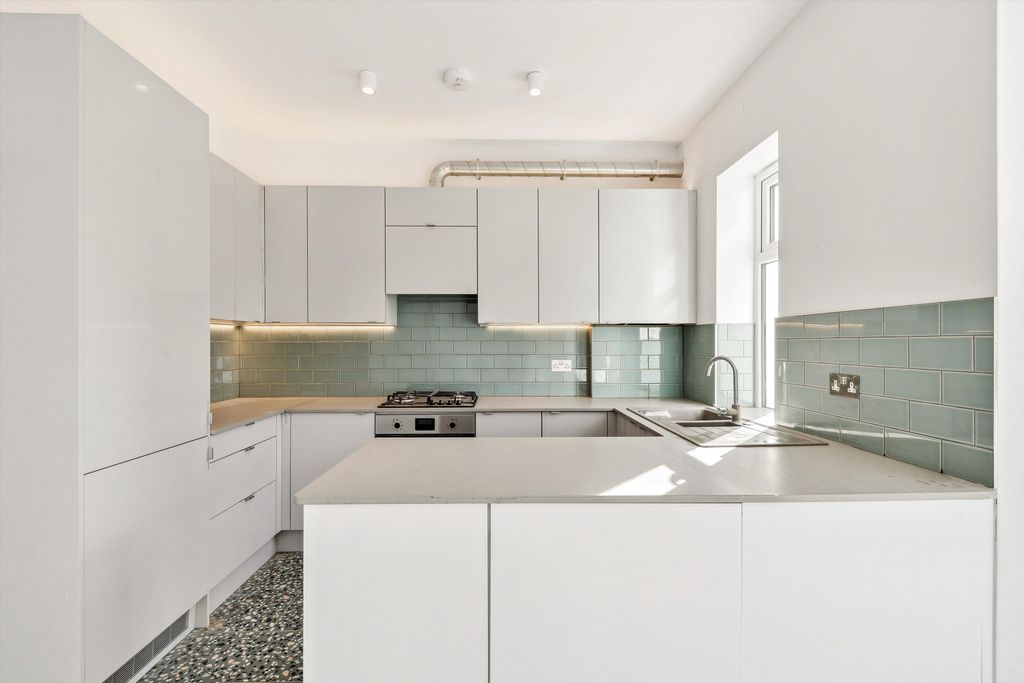 Property photo 3 of 14 Image