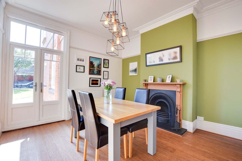 Property photo 2 of 40