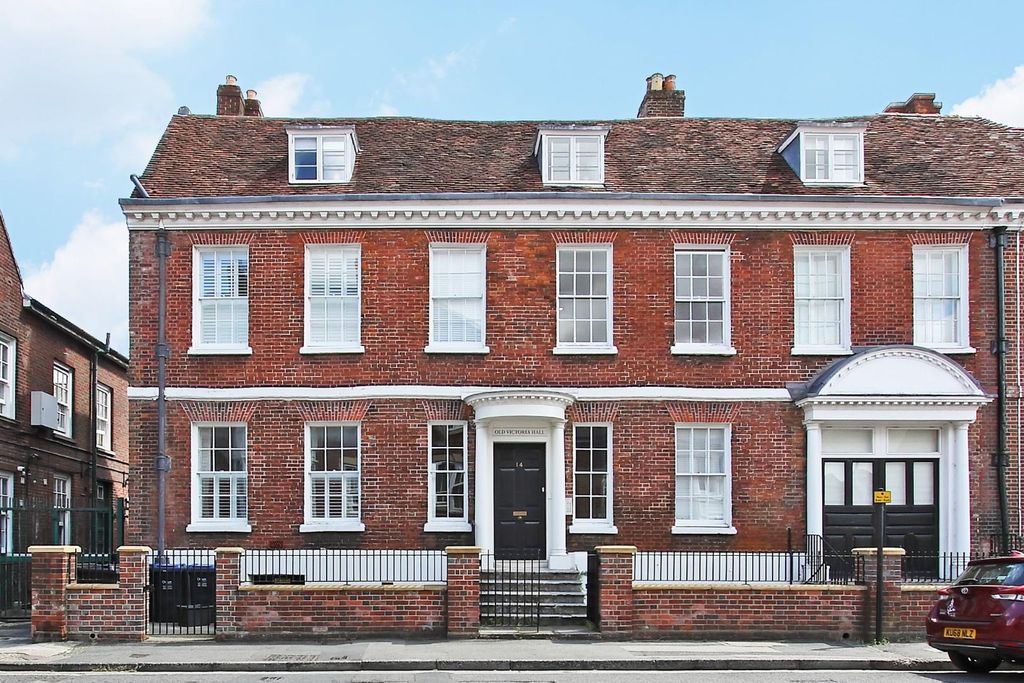 Property photo 1 of 16 6 Victoria Hall Ph20.Jpg