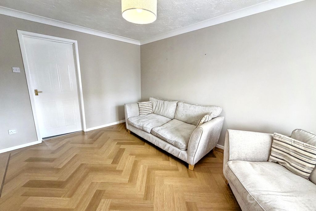 Property photo 3 of 13 5501865
