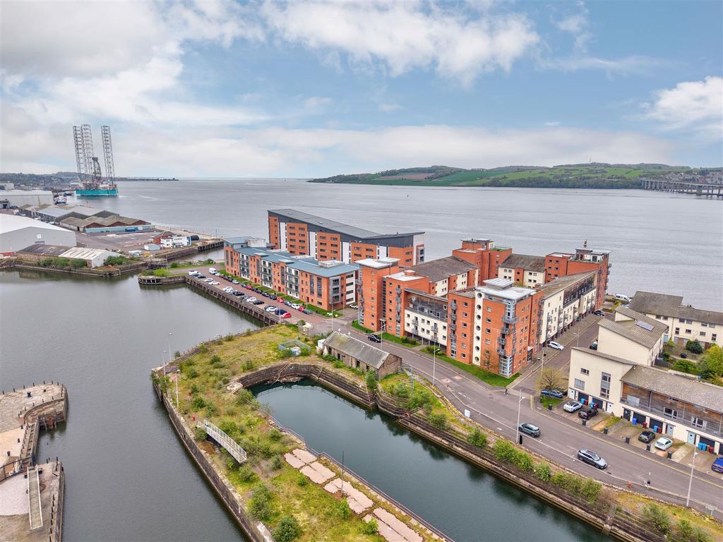Property photo 2 of 13 56 South Victoria Dock Street-4.Jpg
