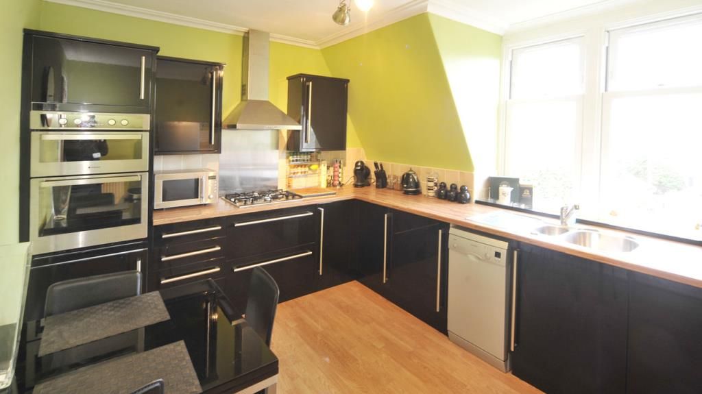 Property photo 3 of 7 Dining Kitchen