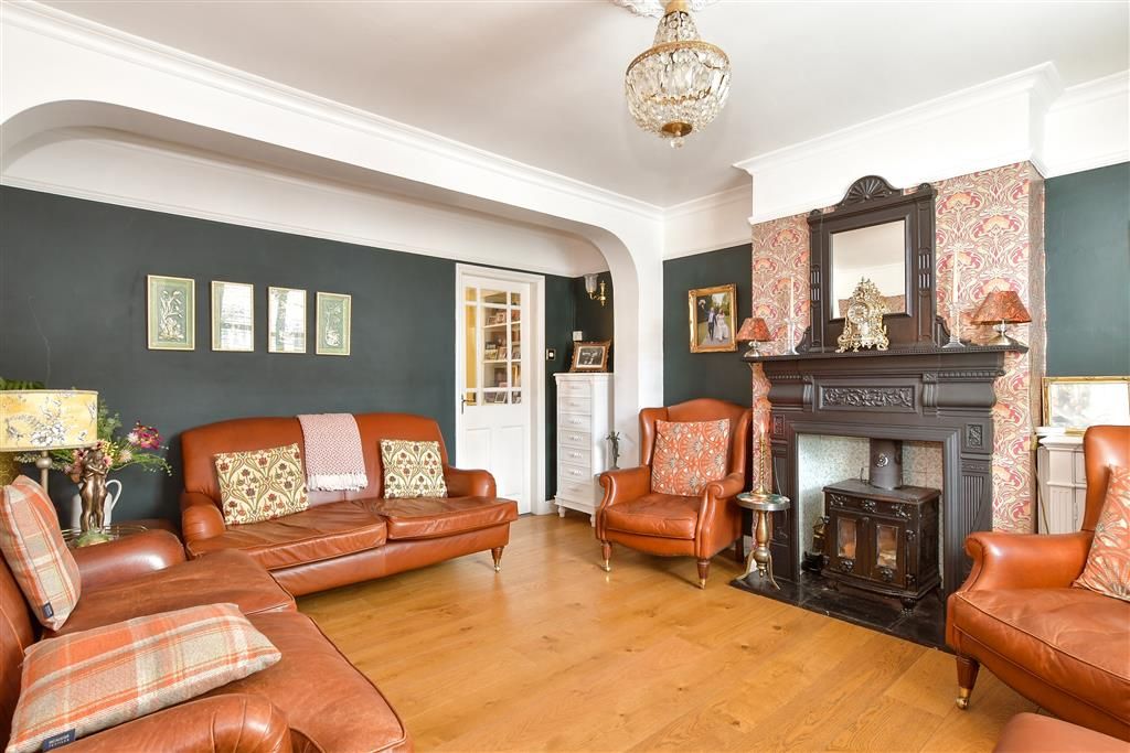 Property photo 2 of 13 Lounge