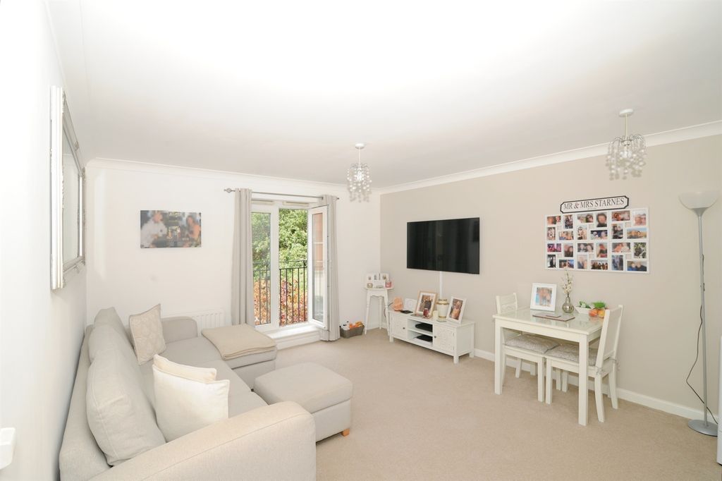 Property photo 3 of 13