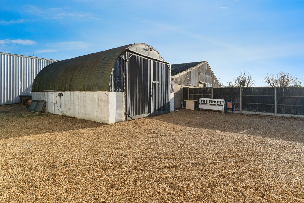 Property photo 3 of 32