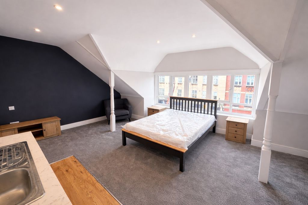 Property photo 1 of 8 Photo 5