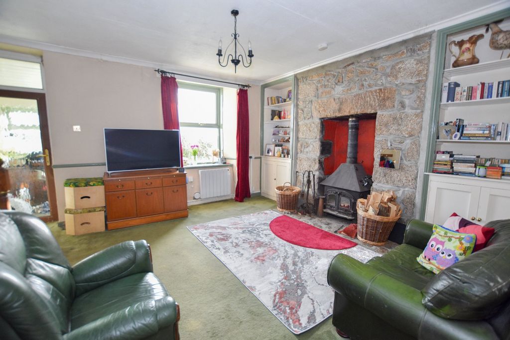 Property photo 2 of 17 Lounge