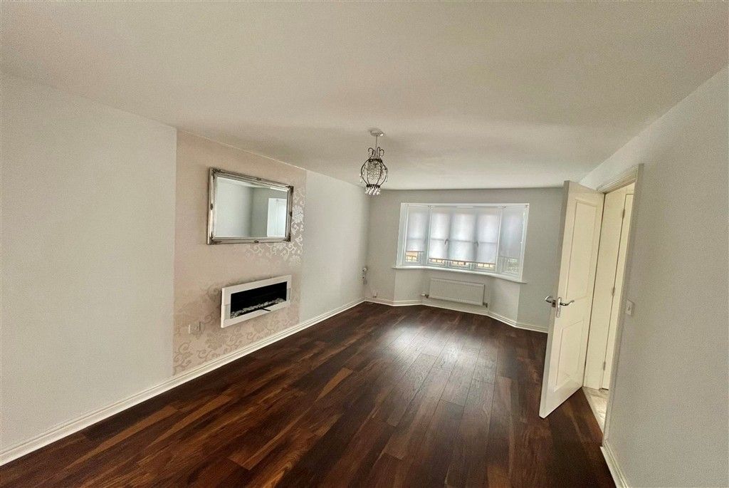 Property photo 3 of 7 Lounge