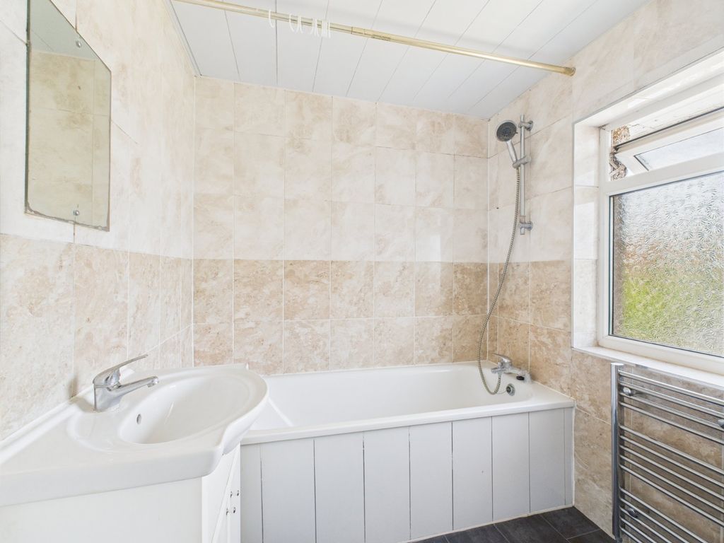Property photo 3 of 7 Bathroom