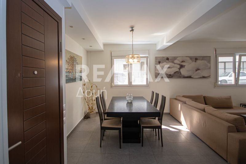 Property photo 2 of 27