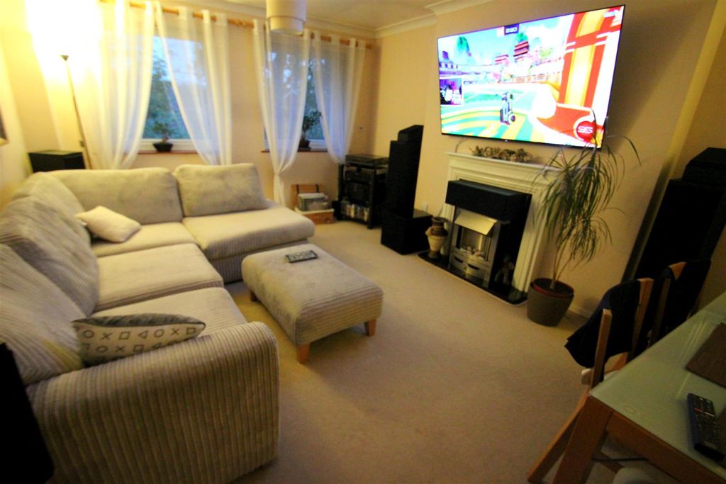 Property photo 2 of 6 Lounge (27).Jpg