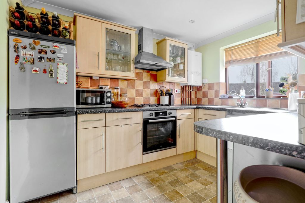 Property photo 3 of 6