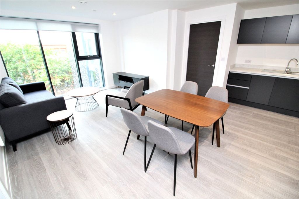 Property photo 1 of 12 Lounge