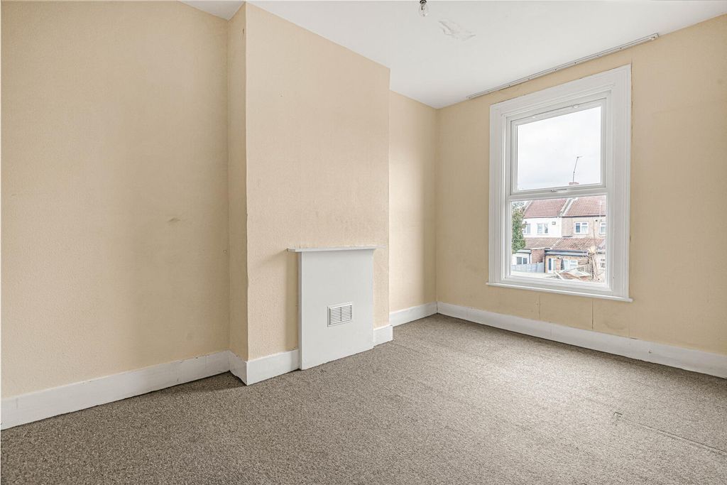 Property photo 3 of 24 Bedroom