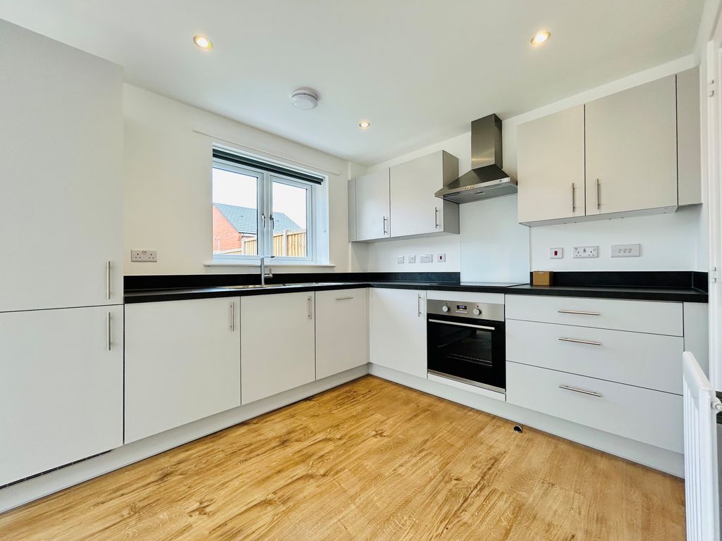 Property photo 2 of 11 Kitchen