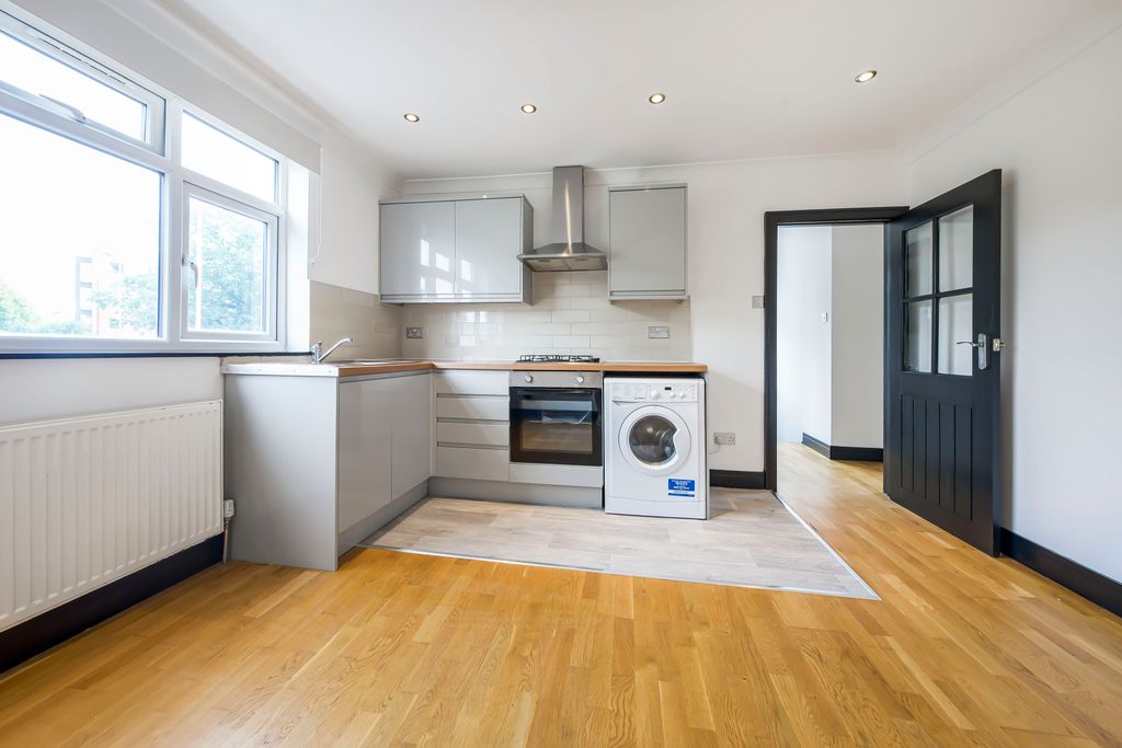 Property photo 2 of 10 Image00006