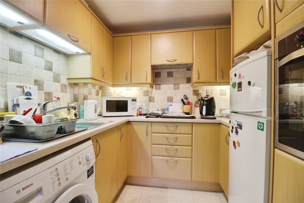 Property photo 3 of 11 Kitchen