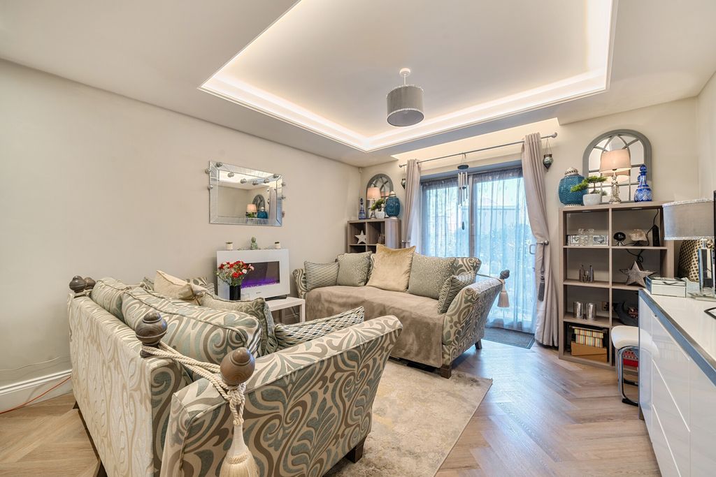 Property photo 3 of 17 1434994-5-69c5227...