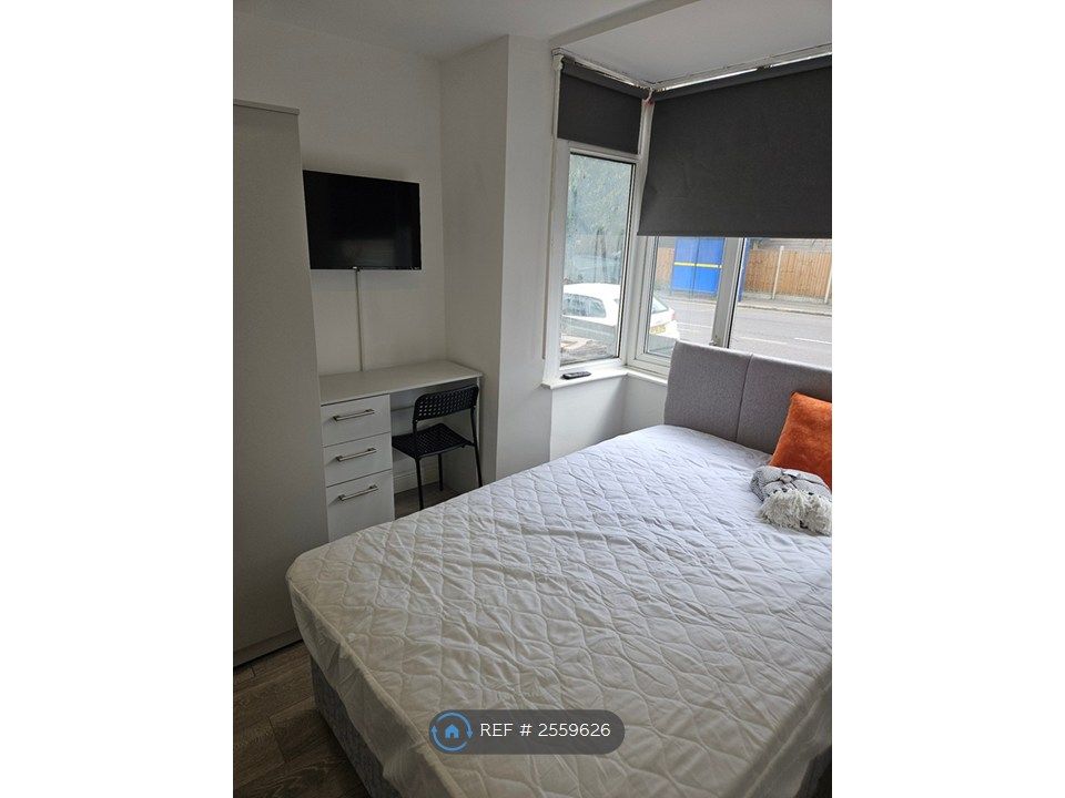 Property photo 1 of 20 Bedroom 3 - Ground Floor