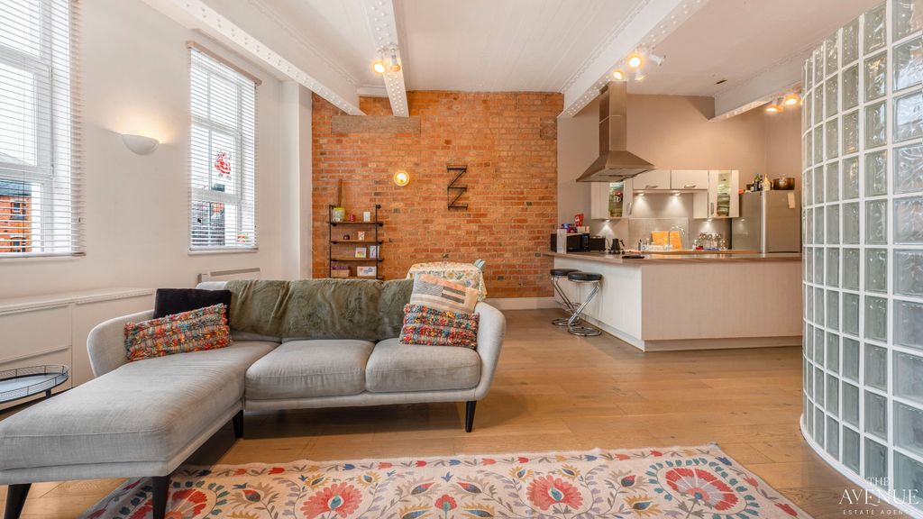 Property photo 2 of 15 4880923