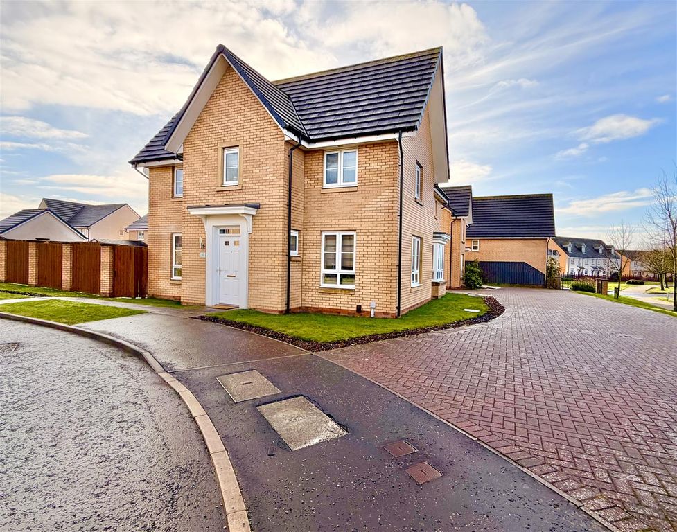 Property photo 1 of 18 External