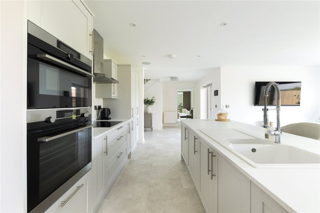 Property photo 1 of 8 Picture No. 14