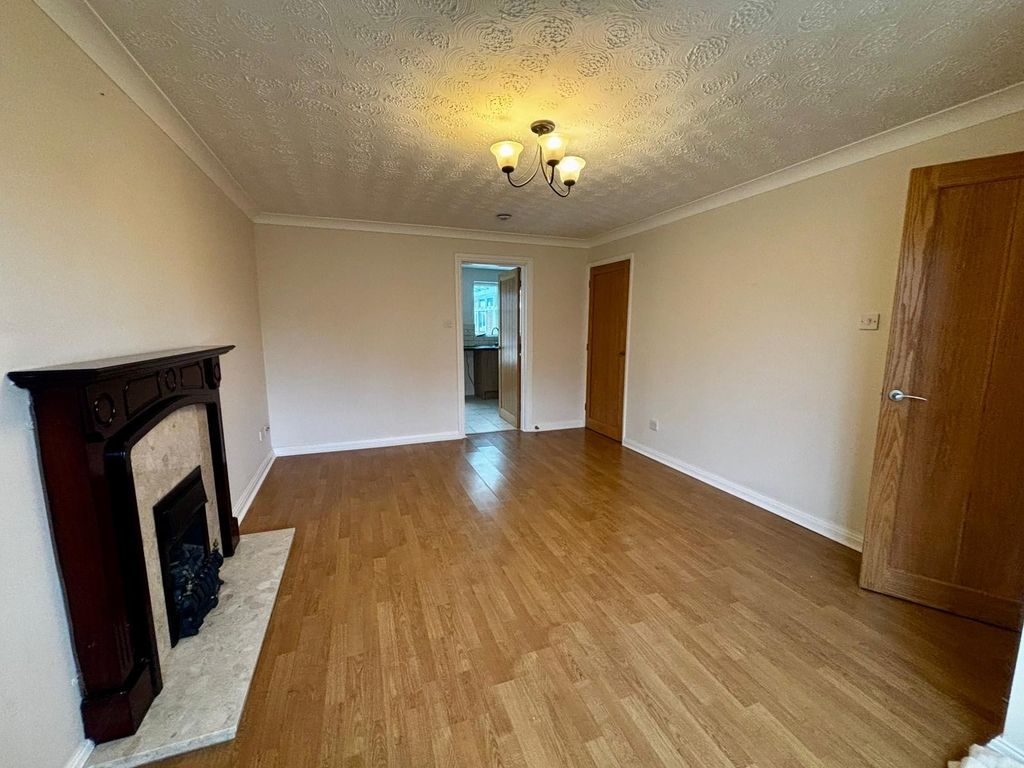 Property photo 3 of 21 Balcony