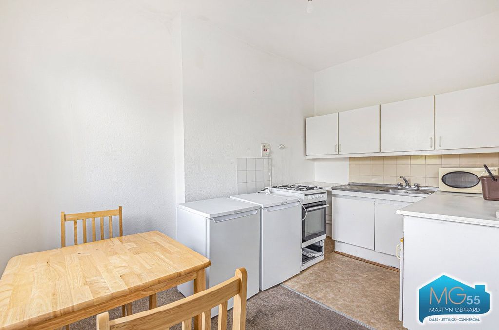 Property photo 2 of 11 Picture No. 28